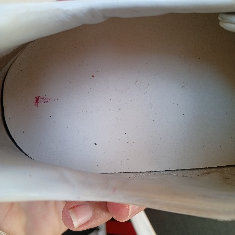 Gucci Brooklyn White Sneakers with Red Star Accents - Picture 7 of 12
